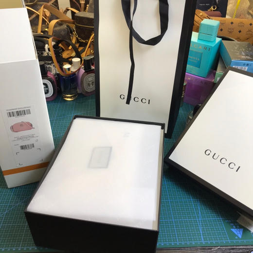 清仓，古驰原厂皮，粉色相机包中号，原价1250，配全套包装 商品图3