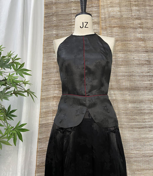 X250353 修身素绉缎印花香云纱背心吊带 商品图0