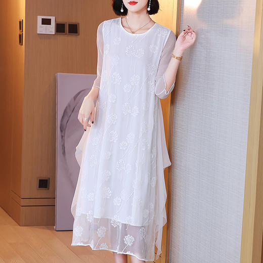 白色真丝连衣裙,顺纡刺绣宽松飘逸很仙桑蚕丝连衣裙KDS-8908 商品图2