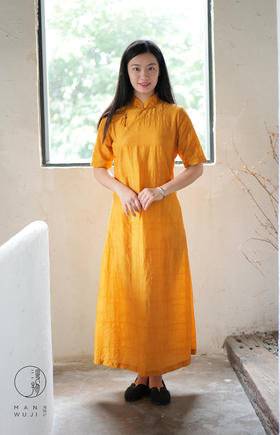 丝棉插肩袖金黄旗袍