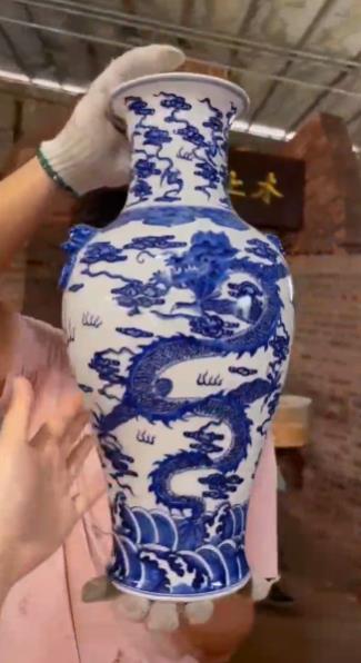 祥云龙双耳鱼尾瓶 商品图0