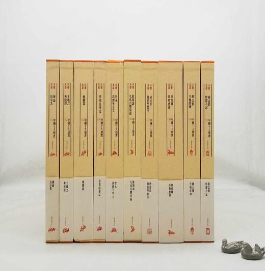 《法书至尊·中国十大楷书》，8开，函套装，每册分正付本，上海书画出版社2019年版，定价1800，售价840元。品相95成。仅一套。另有少量单种可售。

“法书至尊”系列，以书史为纵，书体为横，囊括了 商品图0