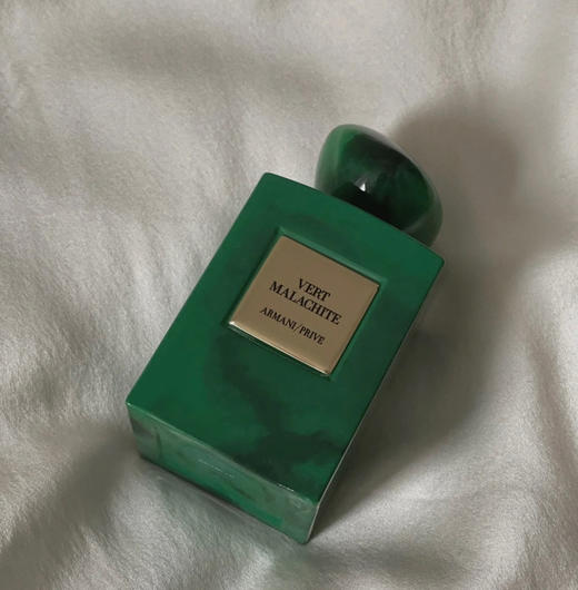 价值2100+ 阿玛尼 Armani高定私藏系列之——绿色孔雀石
香水做的如此之贵，喷出来不是木质香调，是金钱的味道，难以形容她的美，光是看瓶身就已经陶醉 商品图9