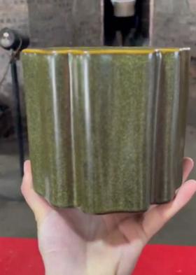 茶叶末花瓣笔筒