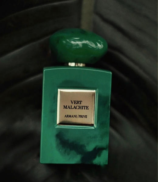 价值2100+ 阿玛尼 Armani高定私藏系列之——绿色孔雀石
香水做的如此之贵，喷出来不是木质香调，是金钱的味道，难以形容她的美，光是看瓶身就已经陶醉 商品图6