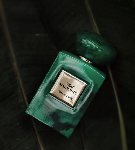 价值2100+ 阿玛尼 Armani高定私藏系列之——绿色孔雀石
香水做的如此之贵，喷出来不是木质香调，是金钱的味道，难以形容她的美，光是看瓶身就已经陶醉 商品图7