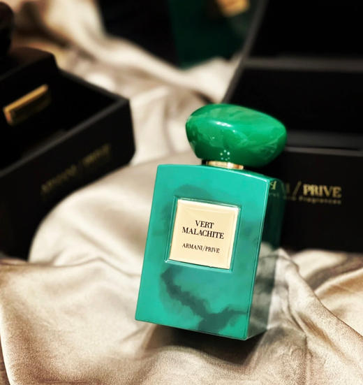 价值2100+ 阿玛尼 Armani高定私藏系列之——绿色孔雀石
香水做的如此之贵，喷出来不是木质香调，是金钱的味道，难以形容她的美，光是看瓶身就已经陶醉 商品图11