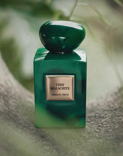 价值2100+ 阿玛尼 Armani高定私藏系列之——绿色孔雀石
香水做的如此之贵，喷出来不是木质香调，是金钱的味道，难以形容她的美，光是看瓶身就已经陶醉 商品图2