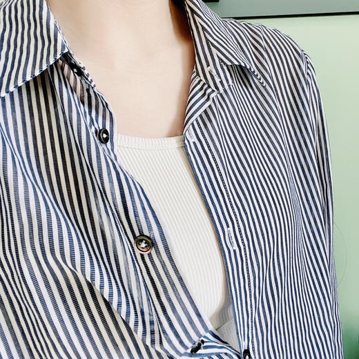 J20334453 “曼哈顿的慵懒”条纹衬衫 稀缺进口面料 卖完不能翻单（四季可穿）颈袖添香 商品图4