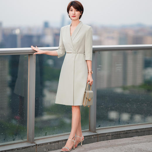 绿色职业西装连衣裙女秋新款七分袖气质V领修身中长裙 商品图2