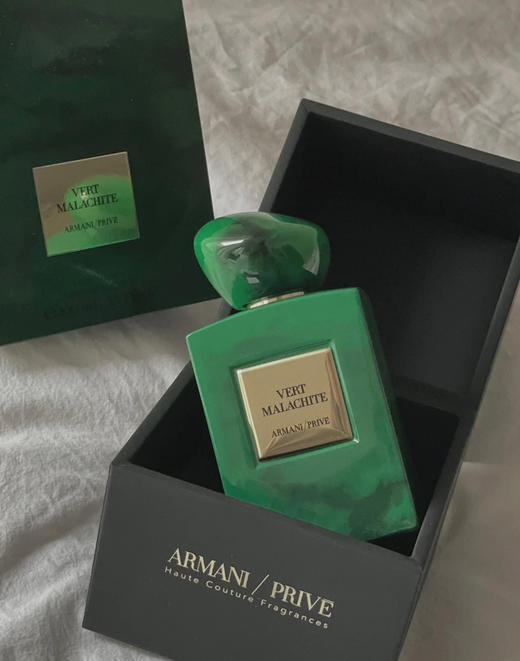 价值2100+ 阿玛尼 Armani高定私藏系列之——绿色孔雀石
香水做的如此之贵，喷出来不是木质香调，是金钱的味道，难以形容她的美，光是看瓶身就已经陶醉 商品图10