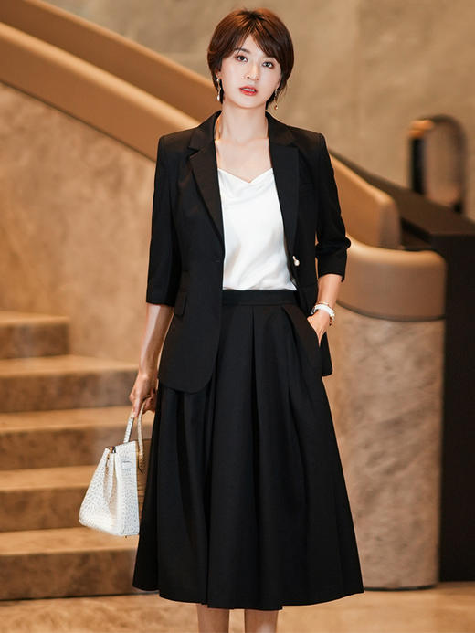 高级感时尚套装女早秋新款赫本风职业西装半身裙两件套 商品图0