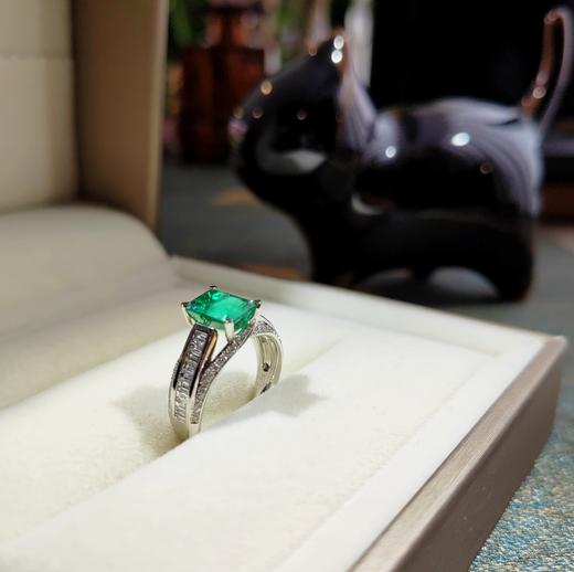1.78克拉钻群镶vivid green祖母绿戒指 商品图5