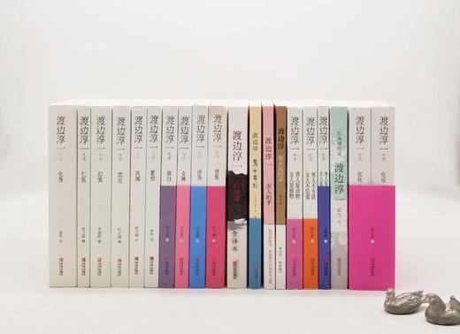 渡边淳一作品集19种20册，具体目录见图，日 渡边淳一著，青岛出版社2016年左右版，20册总定价698元，非会员售价210元，会员价178元。

1958年，毕业于札幌医科大学。1963年，获得医学 商品图0