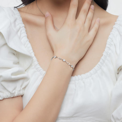 【999银】 卡蒂罗KADER 菱光之恋手链 满钻锆石手饰 轻奢百搭拼接链 999银 手链 女款 银白色 礼盒款 商品图4