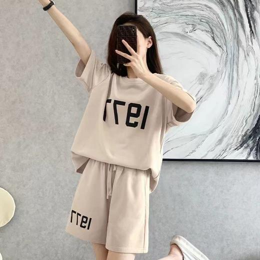 TZF-TYK220627 韩版时尚气质休闲宽松圆领短袖T恤运动短裤两件套 商品图2