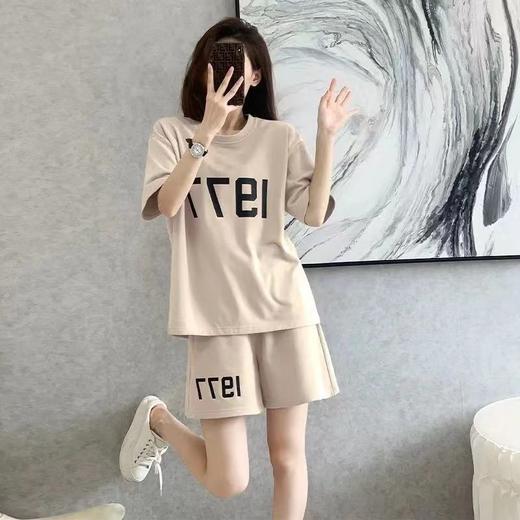 TZF-TYK220627 韩版时尚气质休闲宽松圆领短袖T恤运动短裤两件套 商品图0