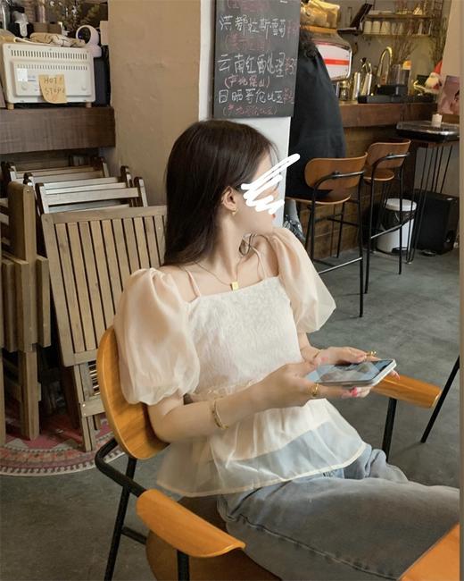 （清仓现货）【社群供G】2022新款设计感小众泡泡袖法式甜美别致上衣2 商品图4
