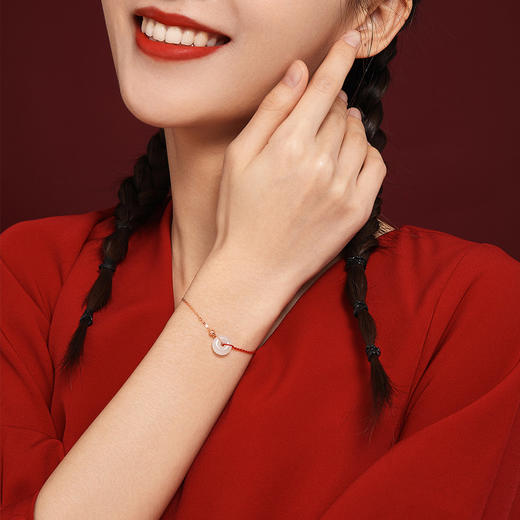 周六福18K金和田玉手链女岁岁平安扣金镶玉玛瑙本命年红绳正品 商品图3