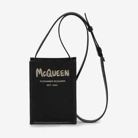 ALEXANDER MCQUEEN 亚历山大.麦昆 男士小牛皮 Graffiti Edge 印花迷你斜挎单肩包 黑色 668592 1AAEZ 1073
