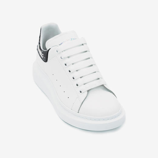 ALEXANDER MCQUEEN 亚历山大.麦昆 男士小牛皮黑彩尾阔型休闲运动鞋 白色 705061 WIBNS 9989 商品图1
