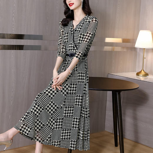 千鸟格印花网纱连衣裙女2022夏新品V领修身系带大摆度假长裙 XYX7017 商品图0
