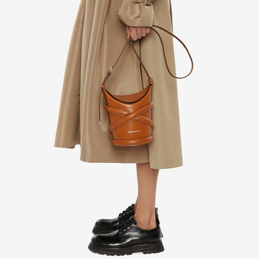 ALEXANDER MCQUEEN 亚历山大.麦昆 女士小牛皮 The Curve 曲线斜挎单肩包 棕色 656467 1YB40 2002 商品图3