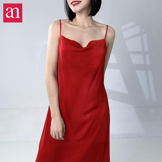 （秒杀39元）醋酸绸缎超显气质性感荡领吊带裙 14142110 商品图0