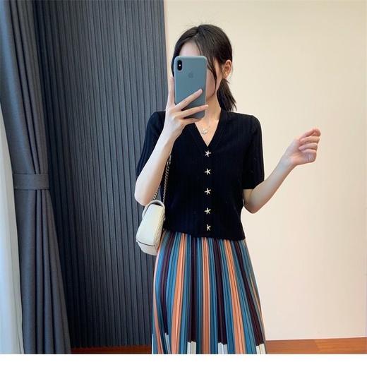 【限时折扣】法式优雅海星扣螺纹V领短袖针织开衫（黑色/白色）均码（非质量问题不退不换） 商品图2