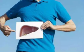  它是天然的“养肝草”，用它泡水喝，清除肝毒，呵护小心肝，让身体更健康！