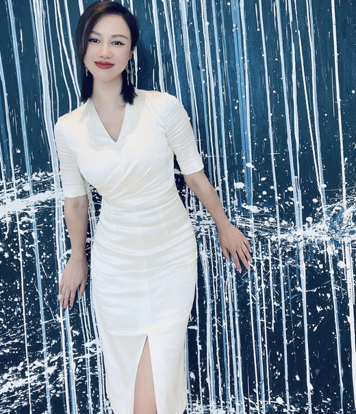 颈袖添香-连衣裙-“洛特的香槟”🔸进口醋酸面料打造，集冰雪般的光泽感于一身，宛如一杯清透冰凉的香槟，让人在适当的醉意里自由微醺❤️ JD282471T2XD 商品图0