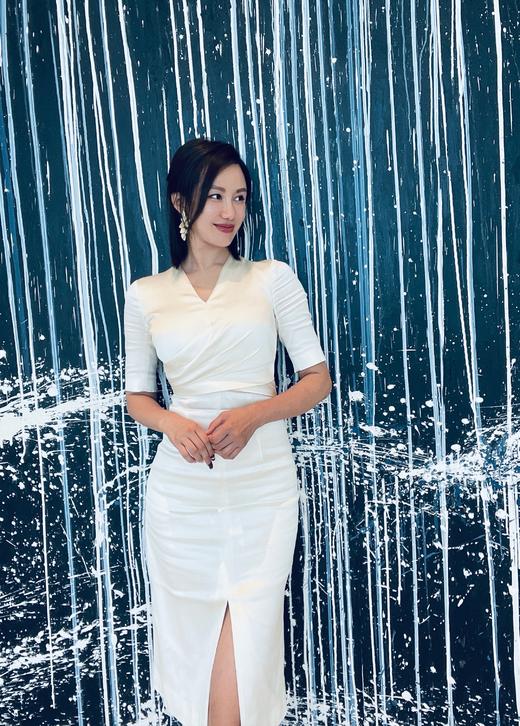 颈袖添香-连衣裙-“洛特的香槟”🔸进口醋酸面料打造，集冰雪般的光泽感于一身，宛如一杯清透冰凉的香槟，让人在适当的醉意里自由微醺❤️ JD282471T2XD 商品图5