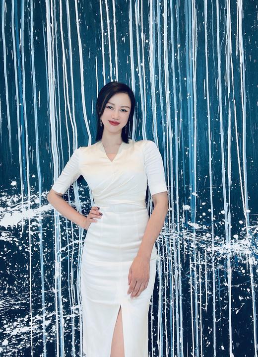 颈袖添香-连衣裙-“洛特的香槟”🔸进口醋酸面料打造，集冰雪般的光泽感于一身，宛如一杯清透冰凉的香槟，让人在适当的醉意里自由微醺❤️ JD282471T2XD 商品图4