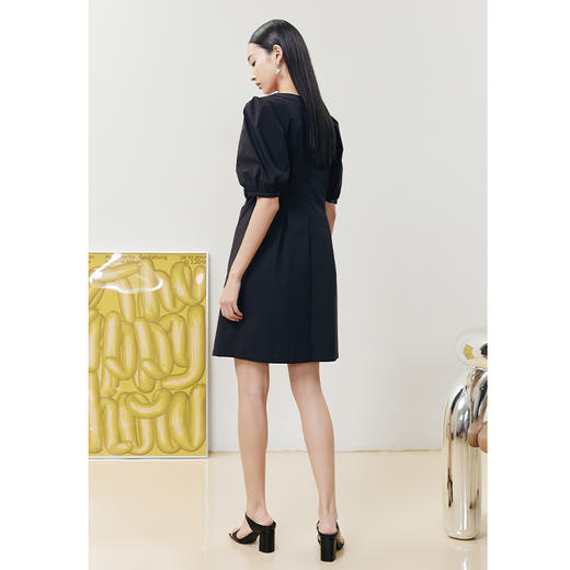 NEELLY纳俪商场同款气质V领连衣裙女褶皱收腰设计显瘦泡泡袖A字裙 商品图4