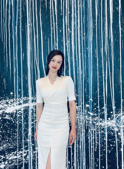 颈袖添香-连衣裙-“洛特的香槟”🔸进口醋酸面料打造，集冰雪般的光泽感于一身，宛如一杯清透冰凉的香槟，让人在适当的醉意里自由微醺❤️ JD282471T2XD 商品图1