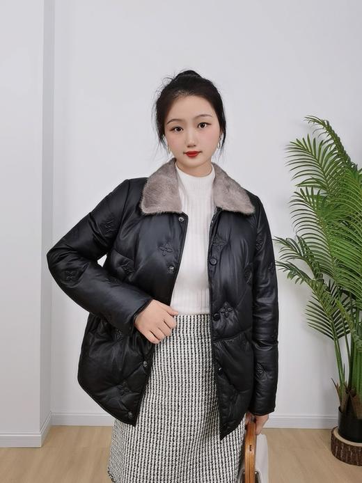 【热销400+】臣禾【水貂毛领+绵羊皮革+90白鸭绒】超细绵羊皮100%真皮小香风菱形格纹短款皮羽绒（升级版9224250837现货）9214250137（现货） 商品图7