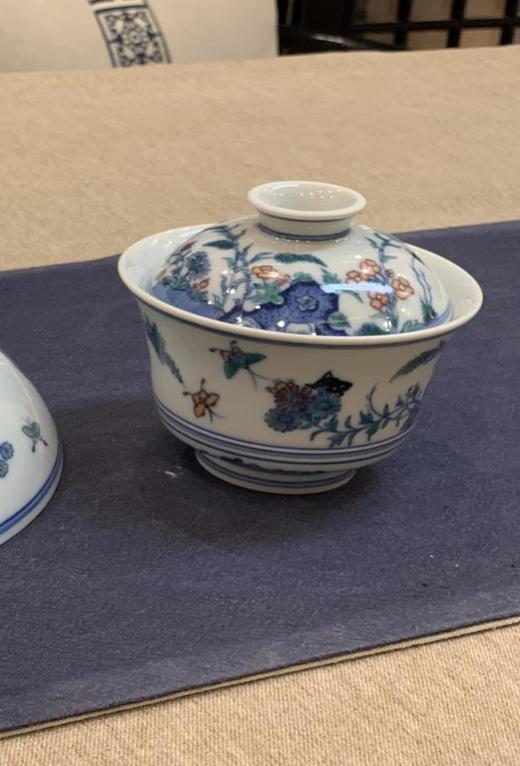 青花斗彩牡丹花蝶马蹄盖碗（无托） 商品图0