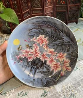 粉彩春江花月夜君子兰赏盘/壶承