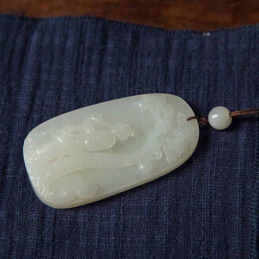 和田玉籽料雕仕女牌挂饰 商品图3