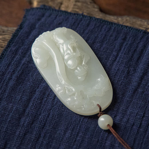 和田玉籽料雕仕女牌挂饰 商品图4