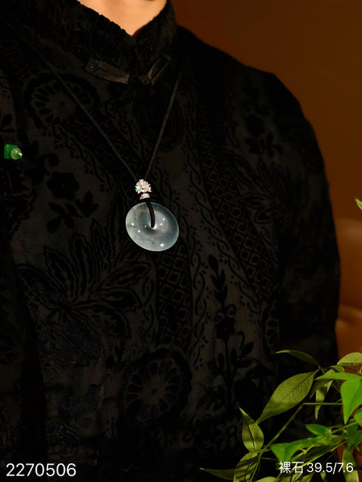 2270506，高冰近玻璃飘翠平安扣裸石，具体价格微信咨询 商品图4