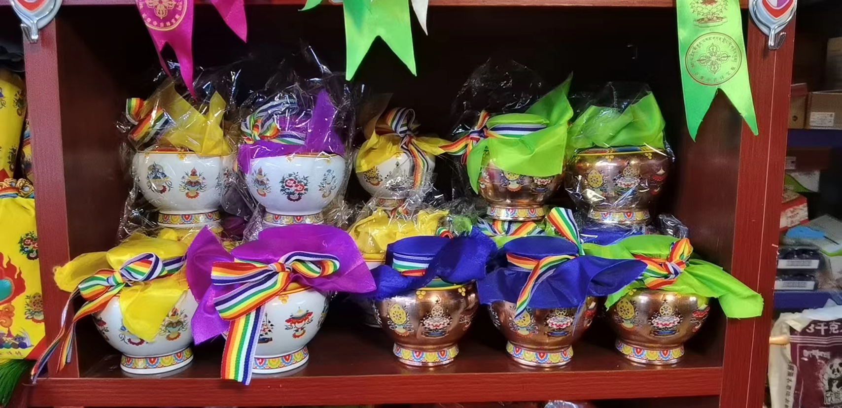 邬金禅定洲宝瓶已装好