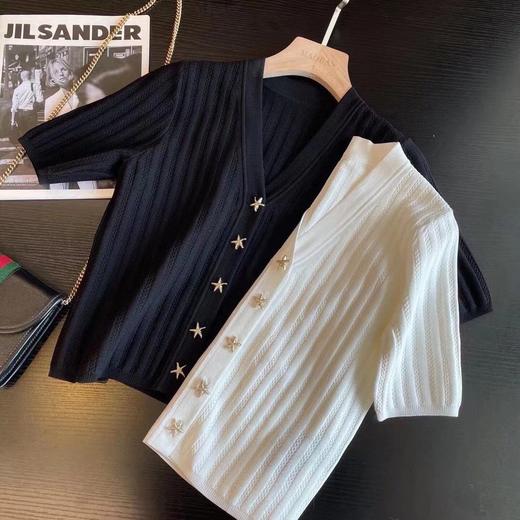 【限时折扣】法式优雅海星扣螺纹V领短袖针织开衫（黑色/白色）均码（非质量问题不退不换） 商品图3