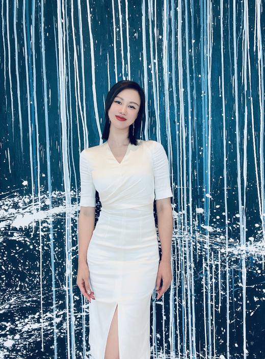 颈袖添香-连衣裙-“洛特的香槟”🔸进口醋酸面料打造，集冰雪般的光泽感于一身，宛如一杯清透冰凉的香槟，让人在适当的醉意里自由微醺❤️ JD282471T2XD 商品图2