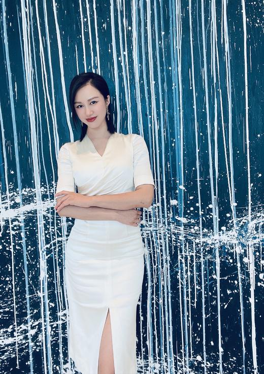 颈袖添香-连衣裙-“洛特的香槟”🔸进口醋酸面料打造，集冰雪般的光泽感于一身，宛如一杯清透冰凉的香槟，让人在适当的醉意里自由微醺❤️ JD282471T2XD 商品图6