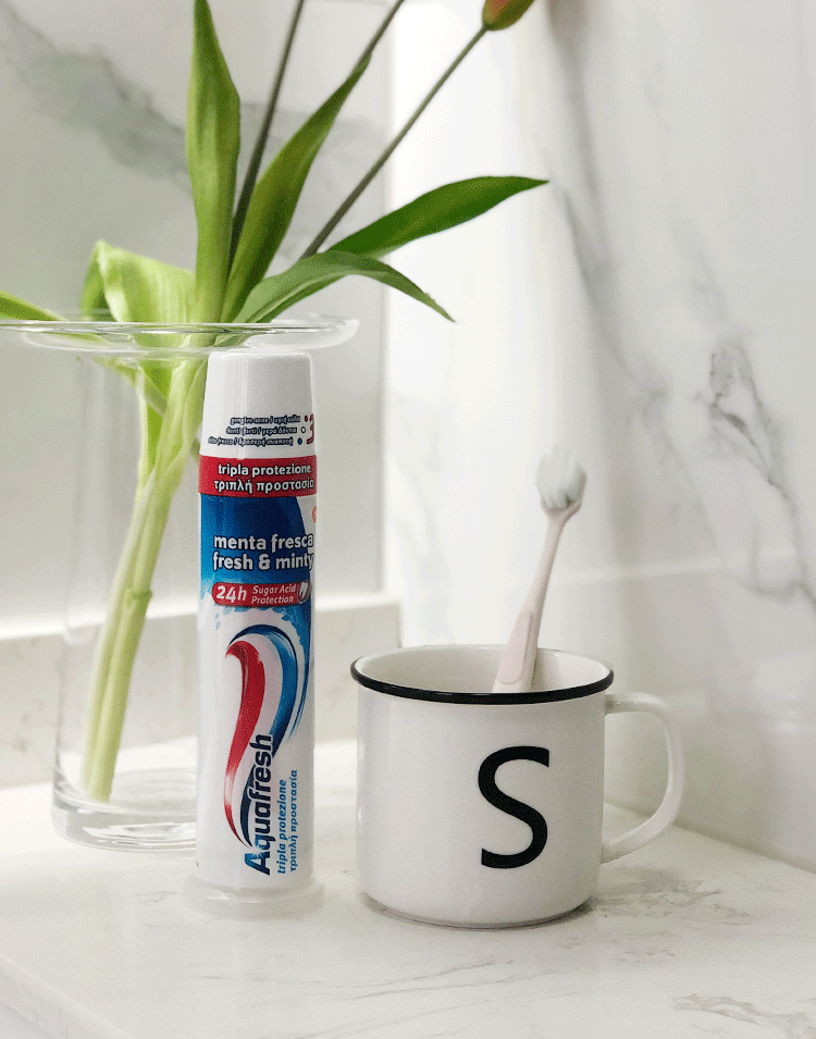 买2支送1支意大利进口aquafresh按压式三色直立牙膏