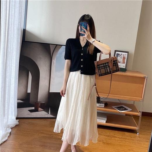 【限时折扣】法式优雅海星扣螺纹V领短袖针织开衫（黑色/白色）均码（非质量问题不退不换） 商品图4