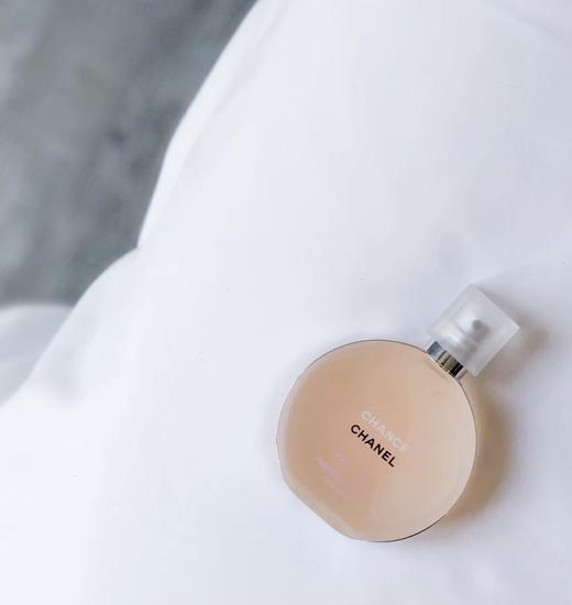 Chanel香奈儿  嘉柏丽尔Gabrielle发香喷雾40ml /五号发香喷雾35ml /Coco发香喷雾35ml/邂逅柔情35ml /五号清新香体喷雾100ml 香氛喷雾淡香护发 商品图7