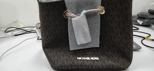 194900079287 迈克高仕MICHAEL KORS 迈克高仕MK Suri小号徽标水桶包单肩斜挎包 长18cm，宽10cm，高18cm 商品图3