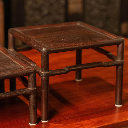 紫檀圆包圆罗锅枨案上几摆件一组（一组三件） 商品图3